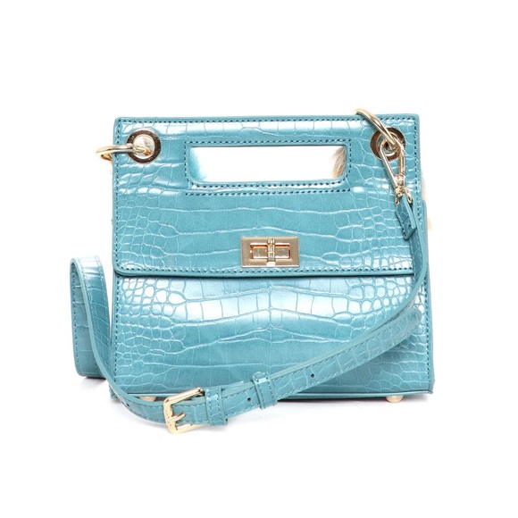 Teal
Shoulder Bag
Croc Print
Faux Fur Strap 
Twist Lock Closure
Faux Leather - Picture 2 of 4